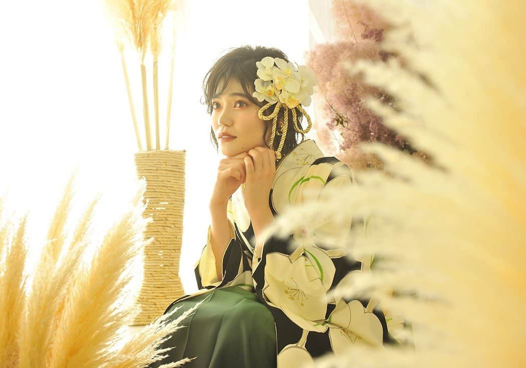 追田菜々花さんのインスタグラム写真 - (追田菜々花Instagram)「SISUIさん👘 なんとなんと 可愛い着物や振袖、袴のクーポ ン発行していただきました😼 2枚目見て見て~🌙  お得なものは使いましょうっ （貪欲に！）  #sisui #kimono #furisode #hakama #japan #japanese #japan_of_insta #japanesegirl #japanesefashion #japaneseculture #japanesestyle #japanesemodel #japanphoto #振袖 #振袖レンタル #袴 #袴レンタル #成人式 #成人式前撮り #成人式ヘアセット #成人式振袖 #振袖ヘア #袴ヘア #袴へアアレンジ #和服 #和服女子 #着物 #着物女子 #晴れ着 #前撮り」11月10日 8時06分 - mcr2020_01on