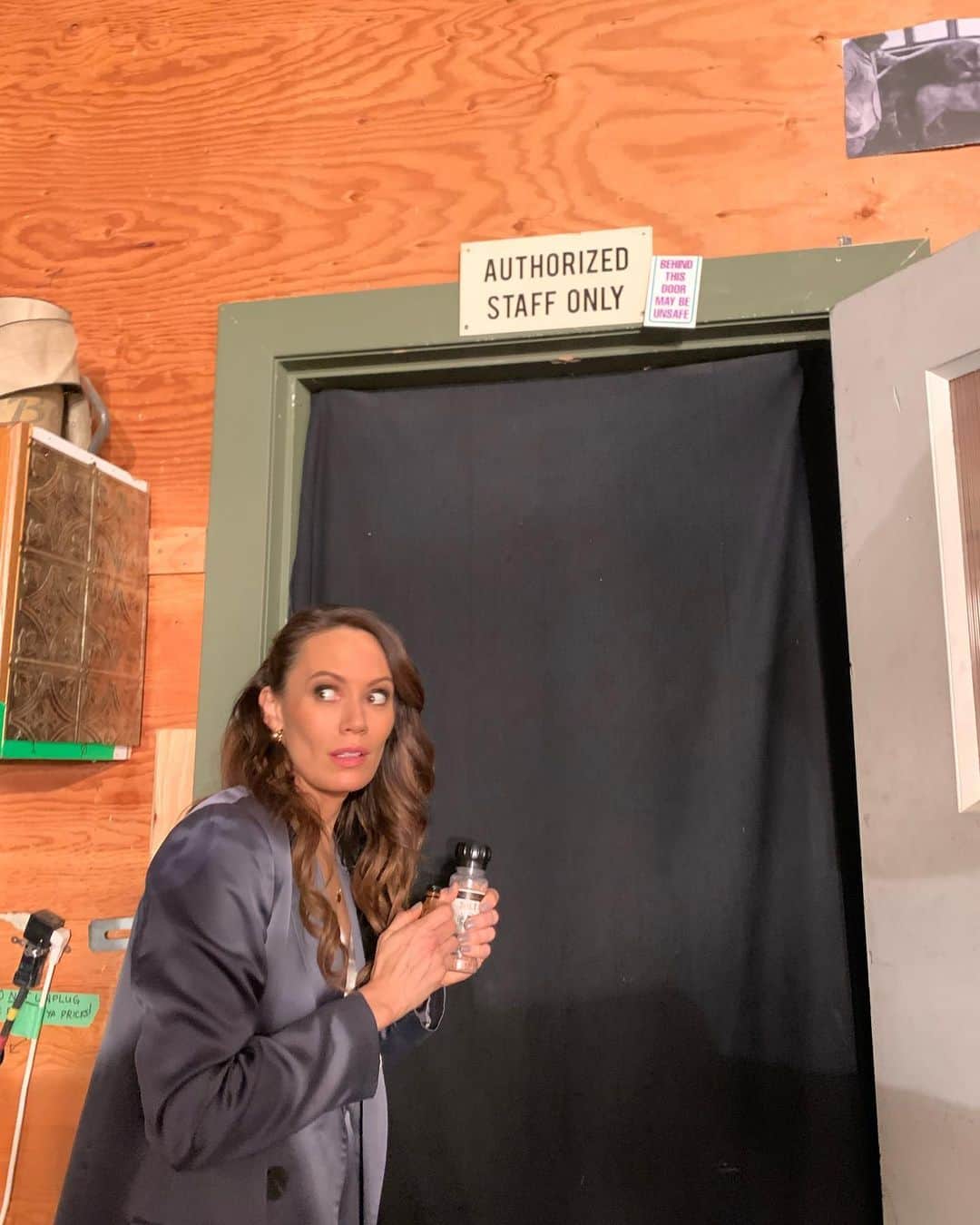エミリー・スワローのインスタグラム：「On the sound stages of Supernatural lie many mysteries...if only Amara had used this escape route!  Another 📸 by @robenedict   #authorizedstaffonly #imauthorizedifisayso #behindthisdoormaybeunsafe #ontherunfromchuck #amara #chuck #supernaturalseason15 #spn #spnfamily #amuck #chuckmara #bts」