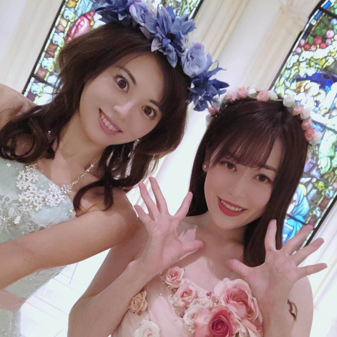 及川愛未さんのインスタグラム写真 - (及川愛未Instagram)「pink＆mint カラードレス👗👰⛪️🔔 @yui.sakurana 似合ってる💐 #shooting #撮影 #model #bridal #ウェディングモデル #ブライダルモデル #チャペル #セントラファエロチャペル銀座 #花冠 #pink #mint #カラードレス  #結婚式場  #プリンセス体験  #ポートレート  #photography  #photo  #写真  #写真好きな人と繋がりたい  #写真撮るの好き人と繋がりたい  #portraitmodel #portrait  #東京カメラ部  #tokyocameraclub  #ファインダー #ファインダー越しの私の世界 #キリトリセカイ #女子会  #modelpress  #followme ‪ ‬」11月10日 8時26分 - manamioichan