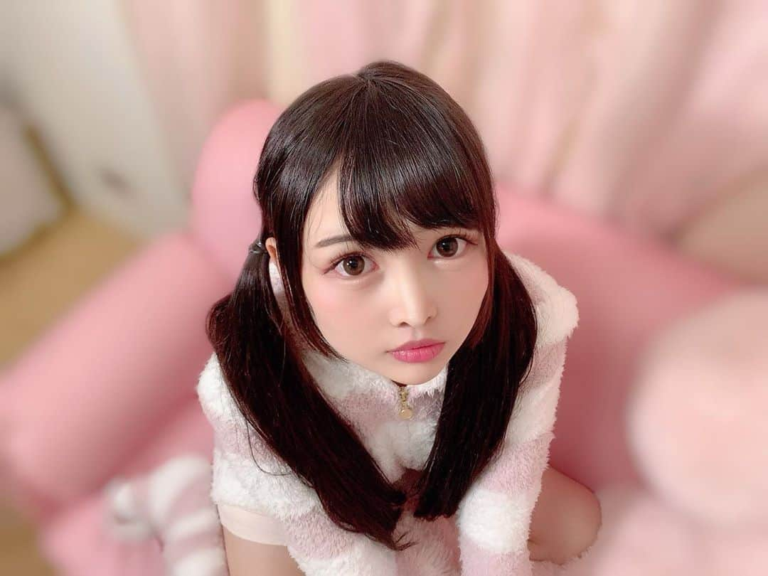 跡美しゅりさんのインスタグラム写真 - (跡美しゅりInstagram)「おにいちゃんこれなにー？ って とぼけながらめちゃくちゃ舐めたい.................. #困る顔が見たい系女子  #AV女優 #跡美しゅり」11月10日 8時28分 - atomi_shuri