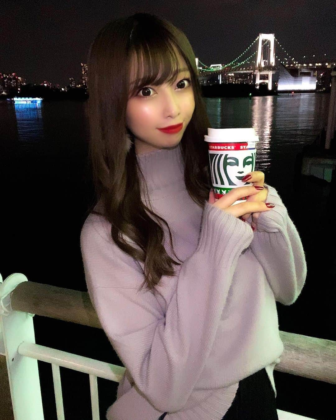 小泉奈央さんのインスタグラム写真 - (小泉奈央Instagram)「. 夜のお台場久々に行ったけど めっちゃよかった💓🌟 . 夜景好きだからまたゆっくり行きたいなぁ✨✨ . . . #東京#お台場#夜景#イルミネーション#レインボーブリッジ#冬#スタバ#starbucks」11月10日 8時28分 - nao_koizumi_