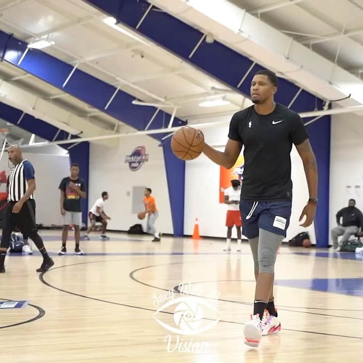 ルディ・ゲイのインスタグラム：「S/o to @joey_with_the_vision for capturing the @pickupusa_towson runs #baltimorebasketball」