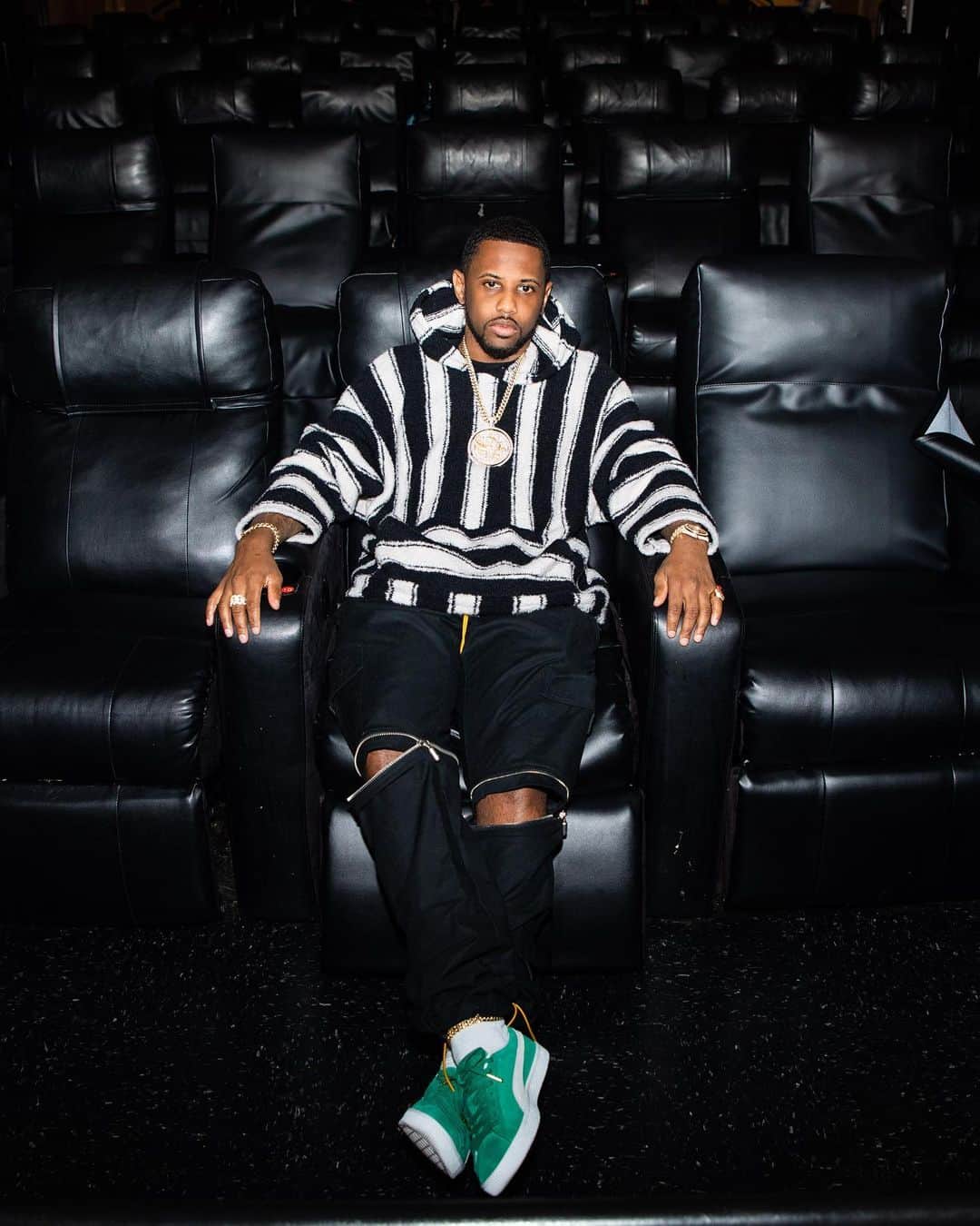 のインスタグラム：「The homie @mannyhalley released his movie True To The Game 2 this weekend.. so i bought out the Theater & told some friends to pull up..   Gotta support your friends & Black Business more than ever now 💯  #TrueToTheGame2」