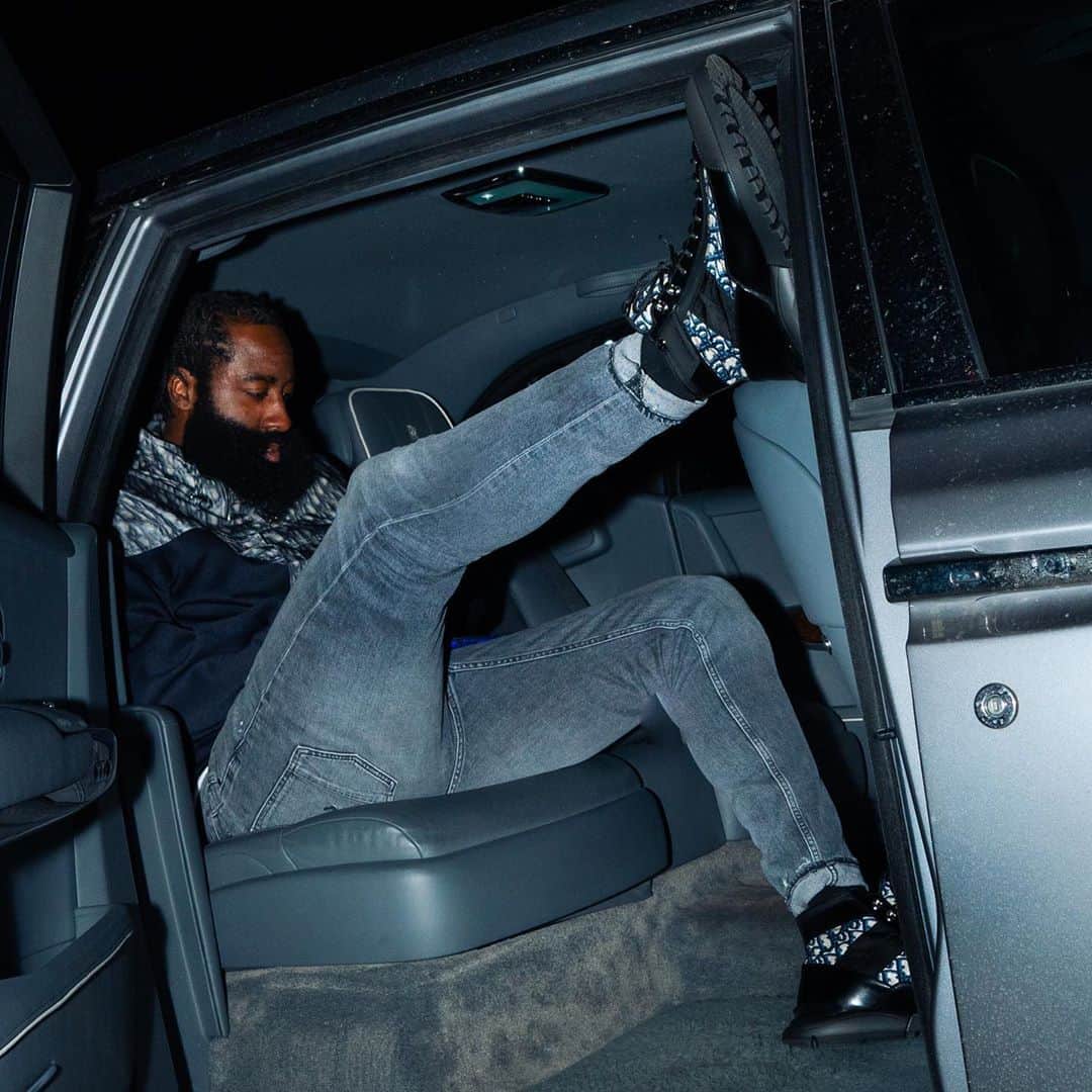ジェームス・ハーデンのインスタグラム：「Hoppin off a jet ✈️ wit some made men.」