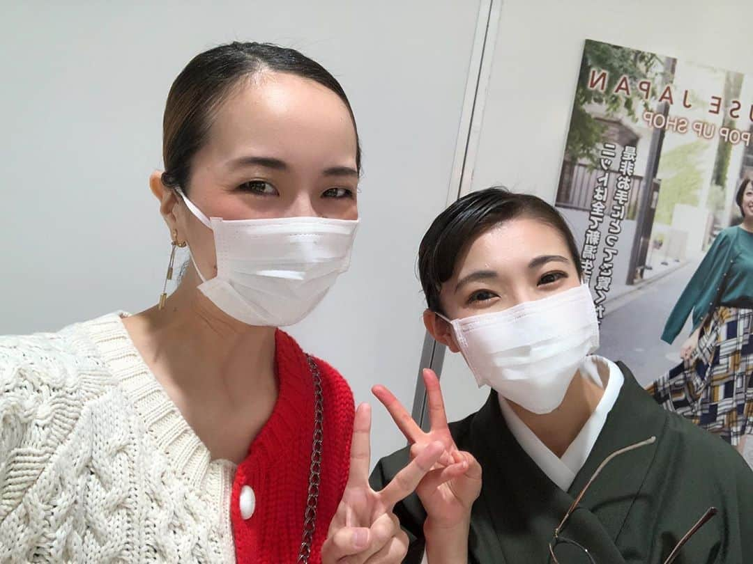 貴千碧さんのインスタグラム写真 - (貴千碧Instagram)「おはようございます🌞 日比谷シャンテのイベント中沢山の仲間が会いに来てくれました🥺✨✨　 どんなに会えない時があってもこうしてつながっていれることは本当に幸せ。 みんな、本気で嬉しかった‼️ありがとう💓💓  . . . #時を超えて#組を超えて #愛　だなぁ #みんな本当にありがとう」11月10日 9時03分 - ao_takachi