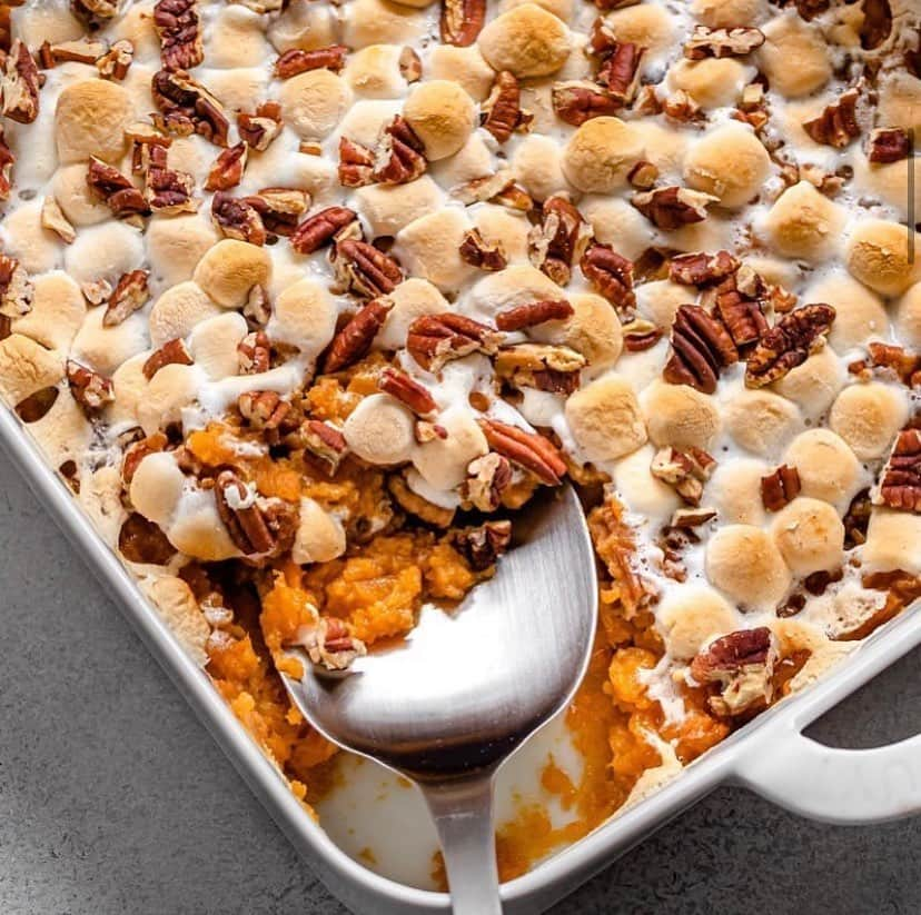 Jessie Jamesさんのインスタグラム写真 - (Jessie JamesInstagram)「How do y’all like your sweet potato dish on Thanksgiving? I know everyone has a special way to make it, but I love marshmallow and pecans and lots of brown sugar butter goodness😜 P.S @justfeedme is finally restocked on Amazon after being sold out :) #justfeedme」11月10日 9時14分 - jessiejamesdecker