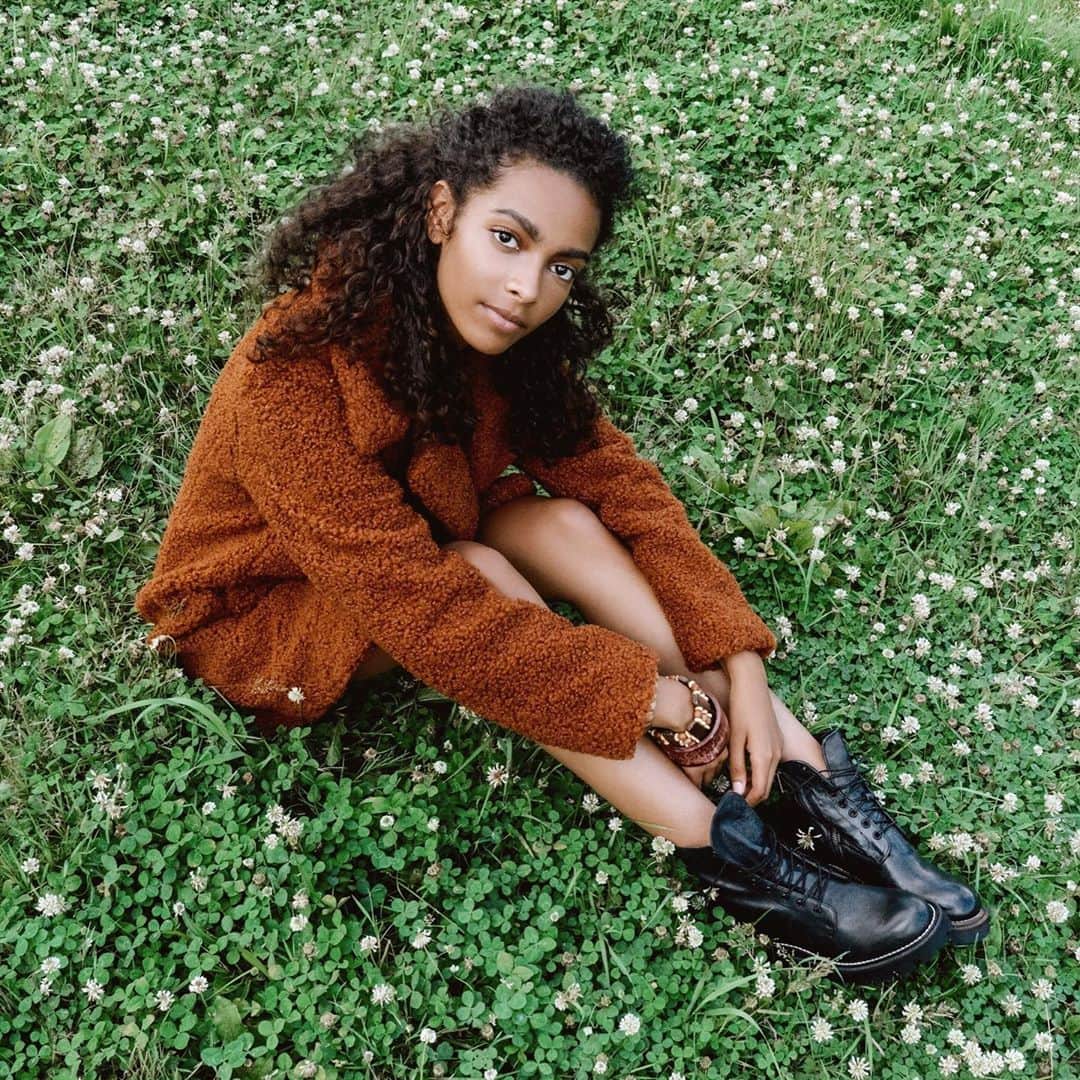 サムエデルマンのインスタグラム：「Field of dreams in the GARRET Tap to shop   Photographed by Libby Edelman   #SamEdelman #Fall2020」