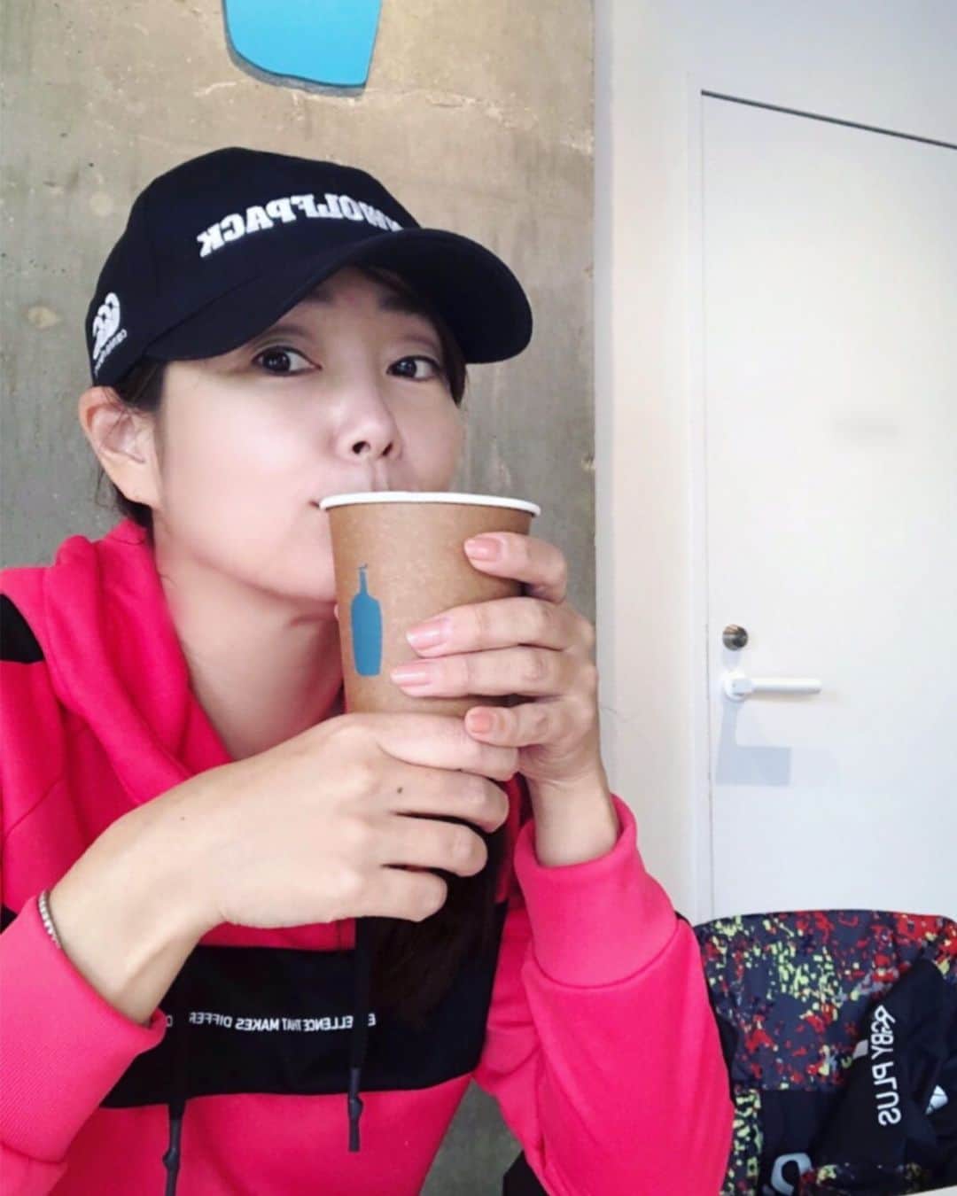 のインスタグラム：「おはよう☀  #bluebottlecoffee  #カフェラテ #カンタベリー #愛loveラグビー🏉」