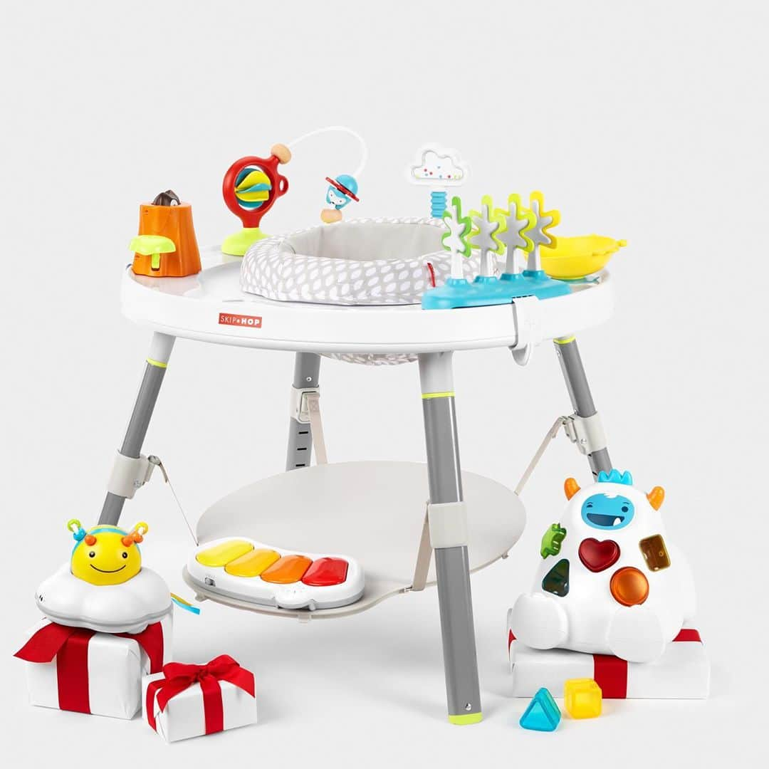 Skip Hopさんのインスタグラム写真 - (Skip HopInstagram)「Playtime Made Better! 😊 Designed to adapt to baby's stage & age for years of fun, our action-packed toys are here to make gifting better! 🎁  #tistheseason #bestgift #giftguide #holidaysmadebetter #skiphop」11月10日 0時35分 - skiphop