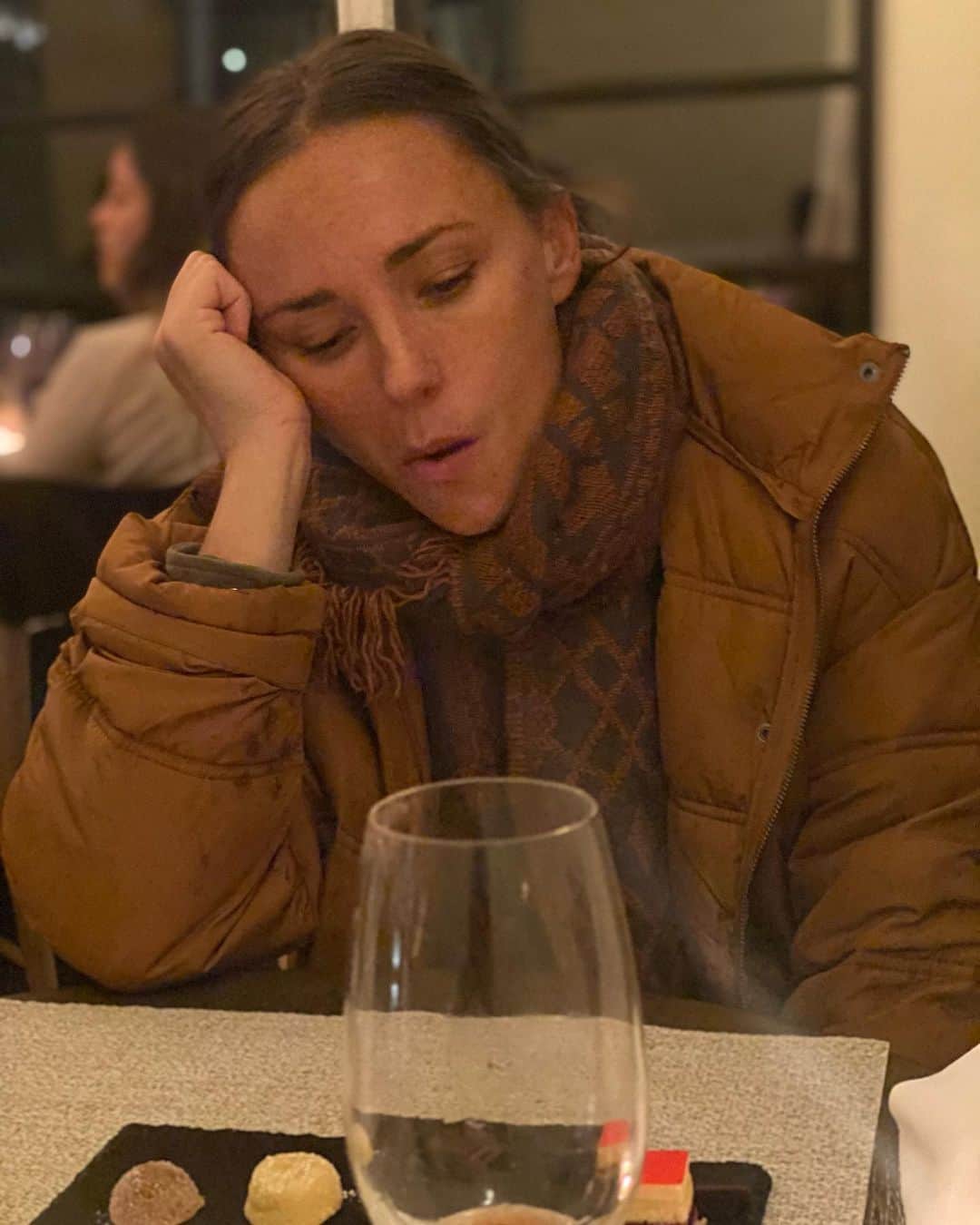 ブリアナ・エヴィガンのインスタグラム：「My thoughts on how much food I’ve consumed in 3 days when another plate was brought out to eat... #shmeeandshmem #ojai #latebirthdaysuprise my birthday has passed but it feels like I really am having it all week again with this weeks news. 🙏🏽 can we feed the world? The world needs us.」