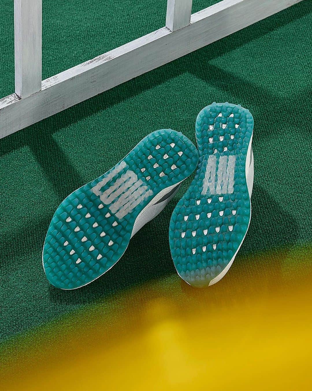 adidas Golfさんのインスタグラム写真 - (adidas GolfInstagram)「Limited Edition Crossknit Low AM Created to celebrate the amateurs competing in the year’s final major and the exclusive quarters that house them during play. Available now in limited quantities. Grab your pair at the link in bio. 🌺 Also inspired by these coveted quarters in Augusta, the bucket hat is available exclusively in the US. Tap image to shop」11月10日 1時01分 - adidasgolf