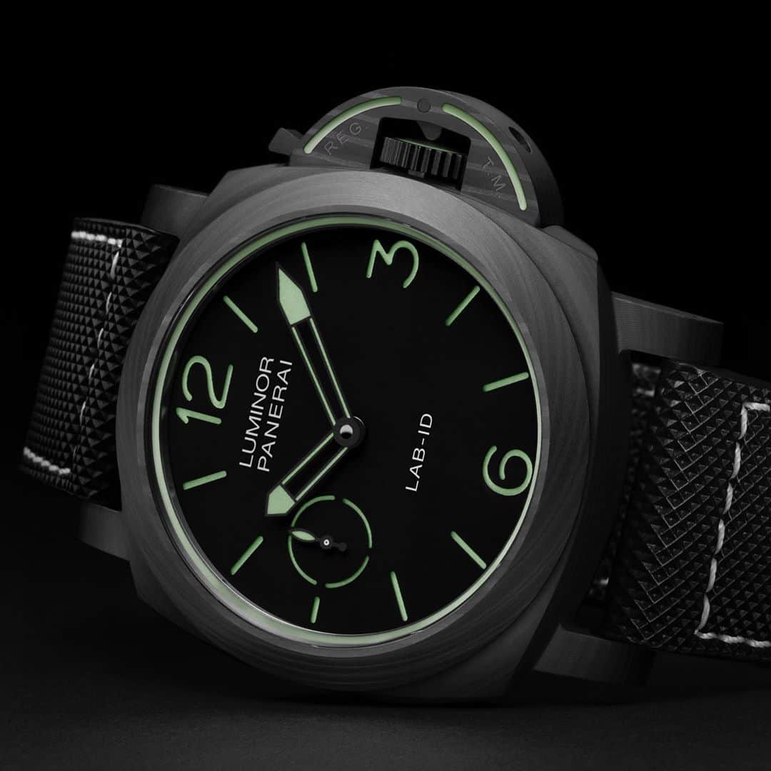 パネライのインスタグラム：「#Panerai has announced the debut of the new generation 49mm Luminor LAB-ID (#PAM1700) which will be presented for sale by Phillips in Association with Bacs & Russo in the fine timepiece auction, “Racing Pulse” on December 12th   This novel Panerai watch has a new design which celebrates the 70th Anniversary of the Luminor and features a new Super-Luminova material made specifically for this timepiece and for Panerai, Super-Luminova X-1. With a  guarantee of a 70 year warranty, this new presentation by the Laboratorio Di Idee showcases the brand’s dedication to innovation and craftsmanship.   This is Panerai’s first partnership with the auction house.  Pieces will be available for viewing at the Panerai Hudson Yards Boutique in New York by Appointment from November 12th – 15th.  What are your thoughts on this?」