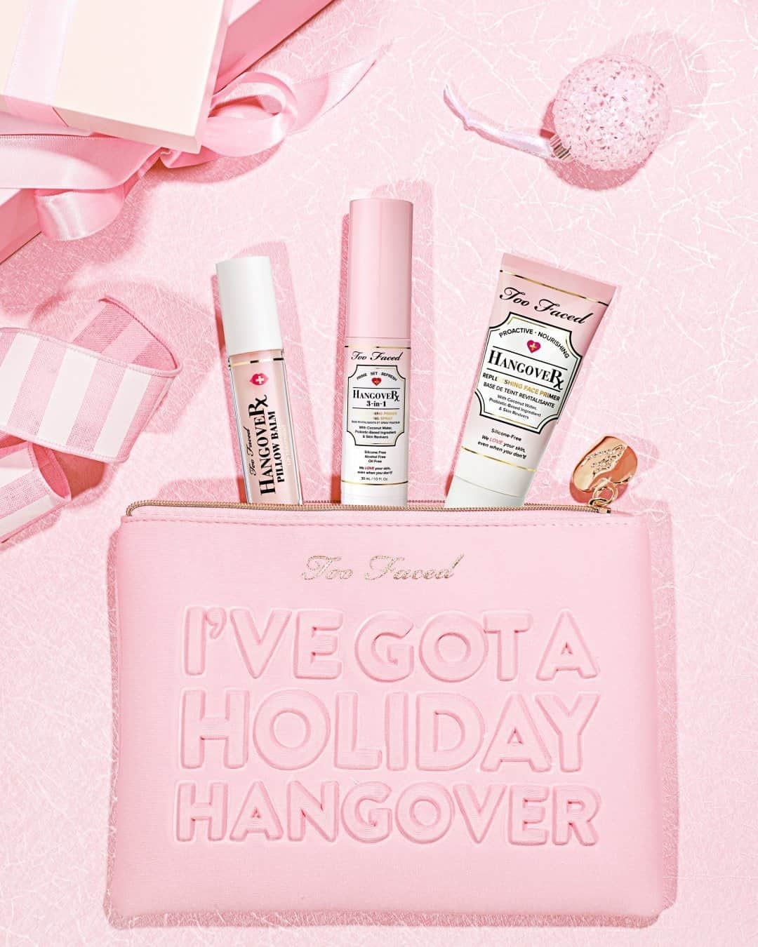 Too Facedさんのインスタグラム写真 - (Too FacedInstagram)「The only Christmas Hangover you actually want 💕 Gift this set or use it yourself to banish those holiday season beauty hangovers! Pssst..It includes our best-selling Pillow Balm that we literally can't keep in stock! 😉 #tfhangover #toofaced」11月10日 1時04分 - toofaced