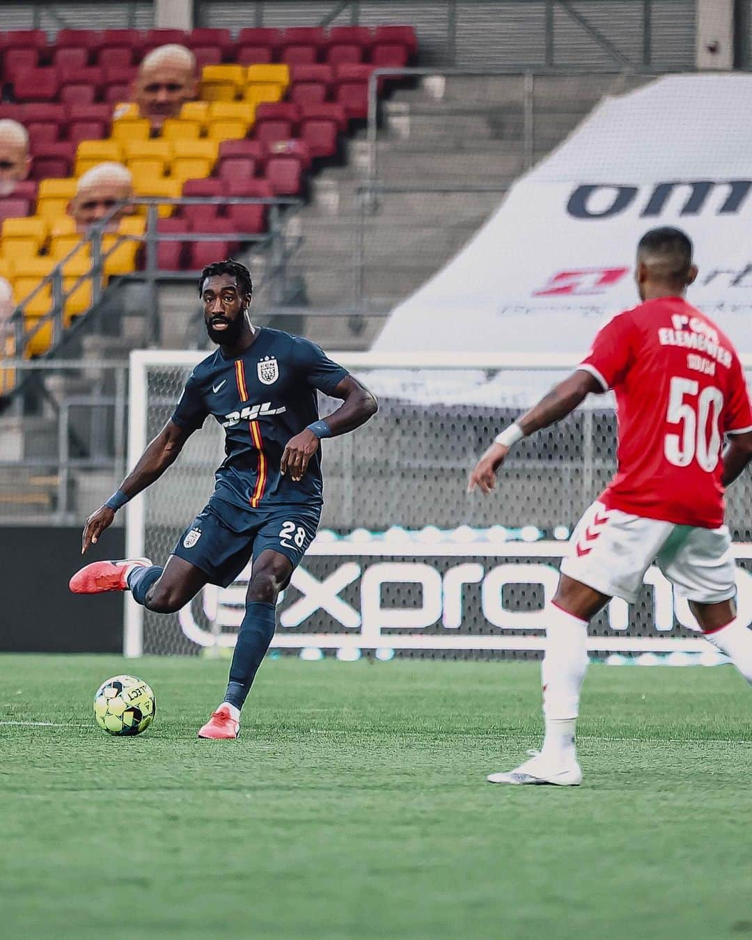 ヨハン・ジュルーさんのインスタグラム写真 - (ヨハン・ジュルーInstagram)「Not the result we all wanted yesterday. Continuons hard work will push the 3 points coming our way! 💪🏾 #FCN #aboutyesterday #keepgoing  #lavieilfautlavivre」11月10日 1時07分 - johan_djourou