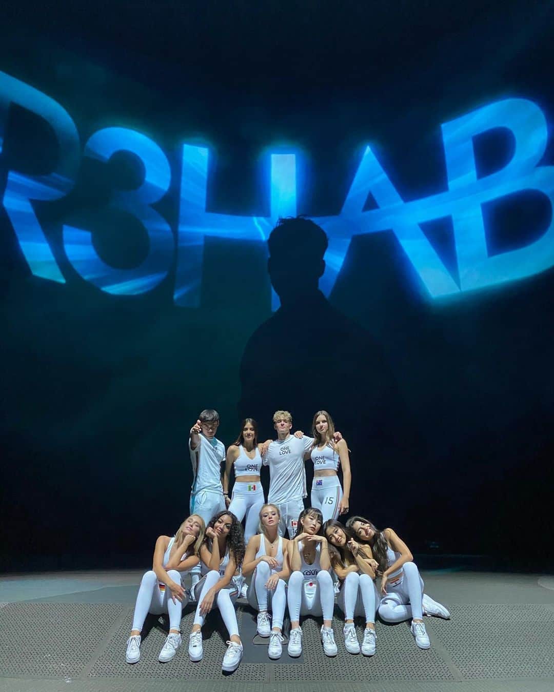 R3habのインスタグラム：「insane 11 million views in 3 days @nowunited we broke a record🔥🔥   #NowUnitedR3HABOneLove」