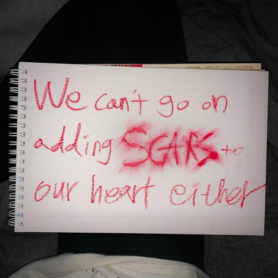 アン・アルムさんのインスタグラム写真 - (アン・アルムInstagram)「We can’t go on adding scars to our heart either. ♥️」11月10日 1時18分 - ahnahr