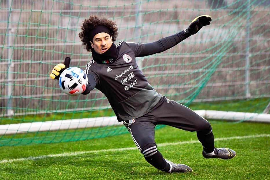 ギジェルモ・オチョアさんのインスタグラム写真 - (ギジェルモ・オチョアInstagram)「🇲🇽 🔥🔥😎 #pasiónyorgullo #fmfpornuestrofútbol」11月10日 1時16分 - yosoy8a