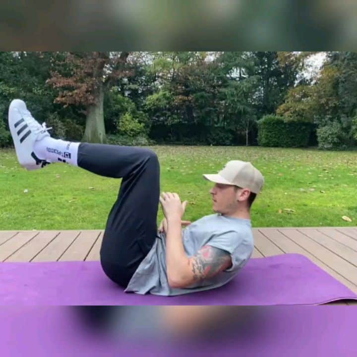 メスト・エジルのインスタグラム：「💦 #AlwaysReady #StayInShape #privatesession #M1Ö」