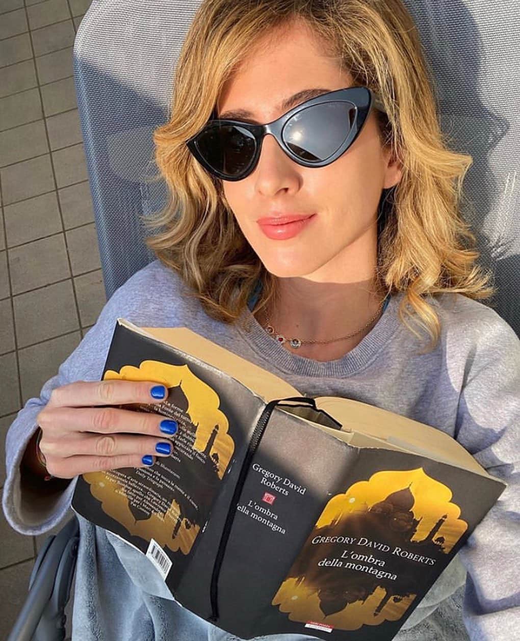 Blonde Saladさんのインスタグラム写真 - (Blonde SaladInstagram)「Books are the invisible confidants that give voice to our innermost thoughts making us feel less alone, that’s why we put together a list of the best Fall 2020 BOOKS TO READ during this difficult time📚 LINK IN BIO to pic your fav! 💚 @fraferragni #theblondesalad #books #readingclub」11月10日 1時38分 - theblondesalad
