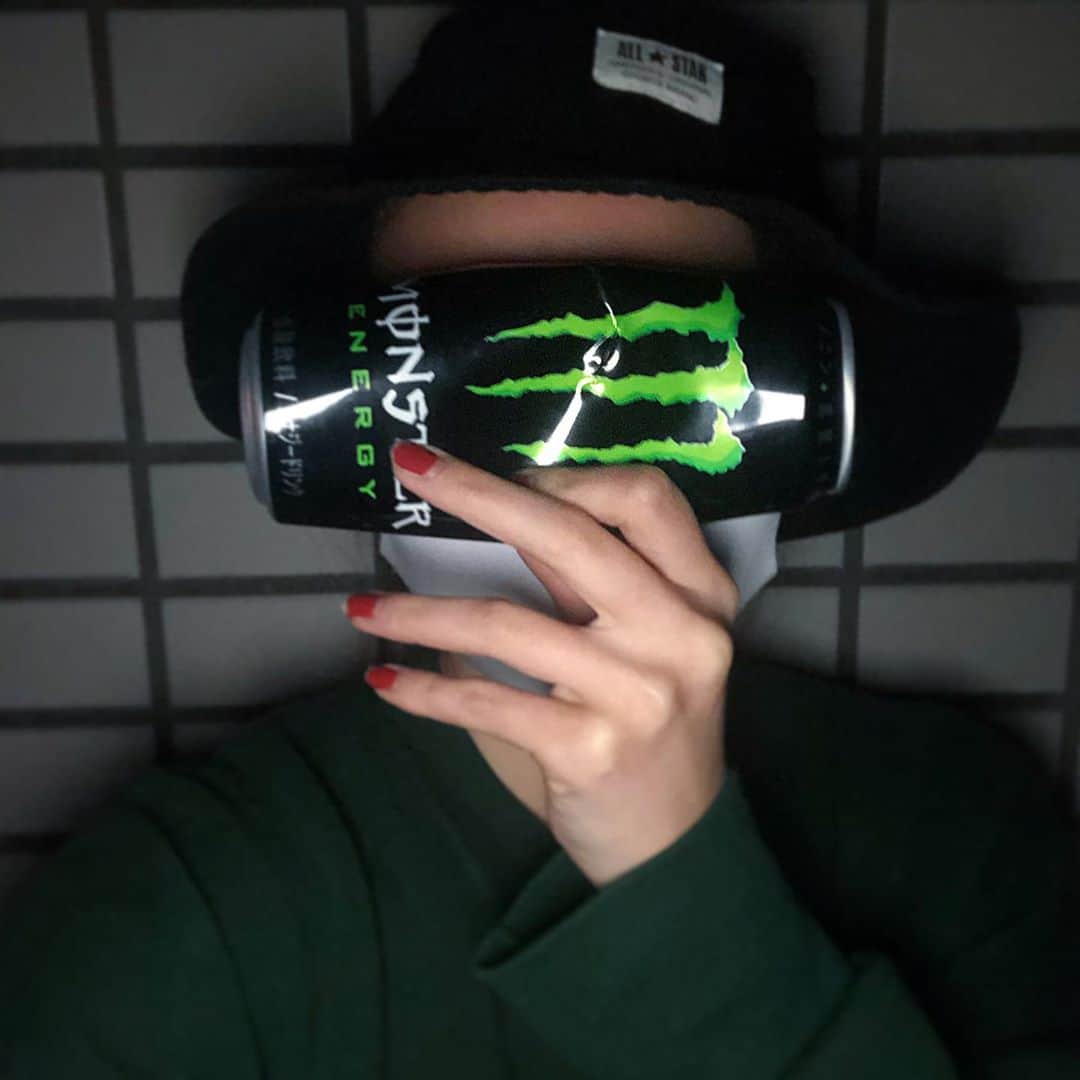 樹麗のインスタグラム：「👾👾  脳内モンスター。  👾👾」