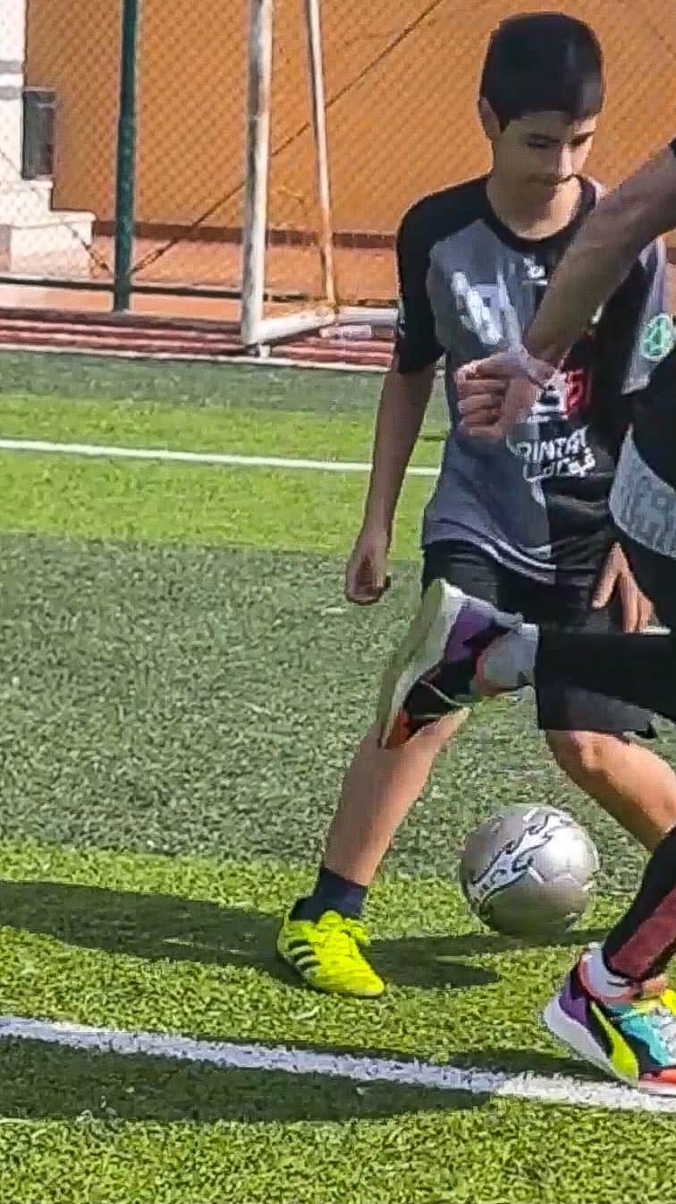 ショーン・ガルニエのインスタグラム：「NEW VIDEO ONLINE GUYS ! 🚨🔥  With a crazy talent from Saudi Arabia 🇸🇦⚽️🔥   Link in my bio ⬆️   #Urbanball #skills #streetsoccer #trickshot #freestyle #panna #nutmegs #seangarnier #Brussels」