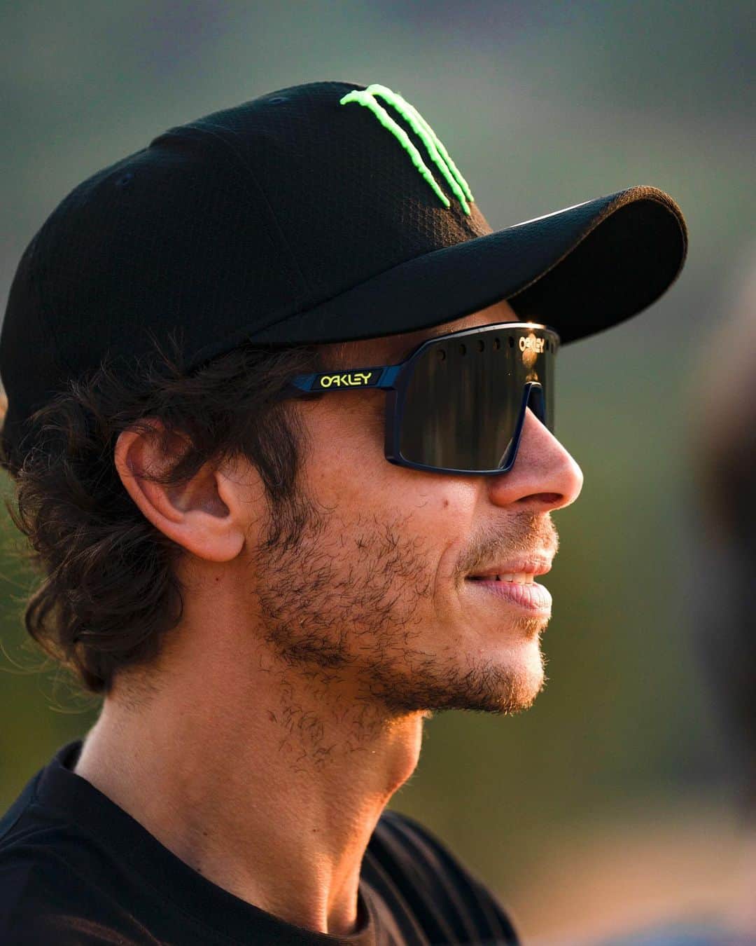 OAKLEYのインスタグラム：「Always looking forward. 💛 @valeyellow46 #ForTheLoveOfSport」