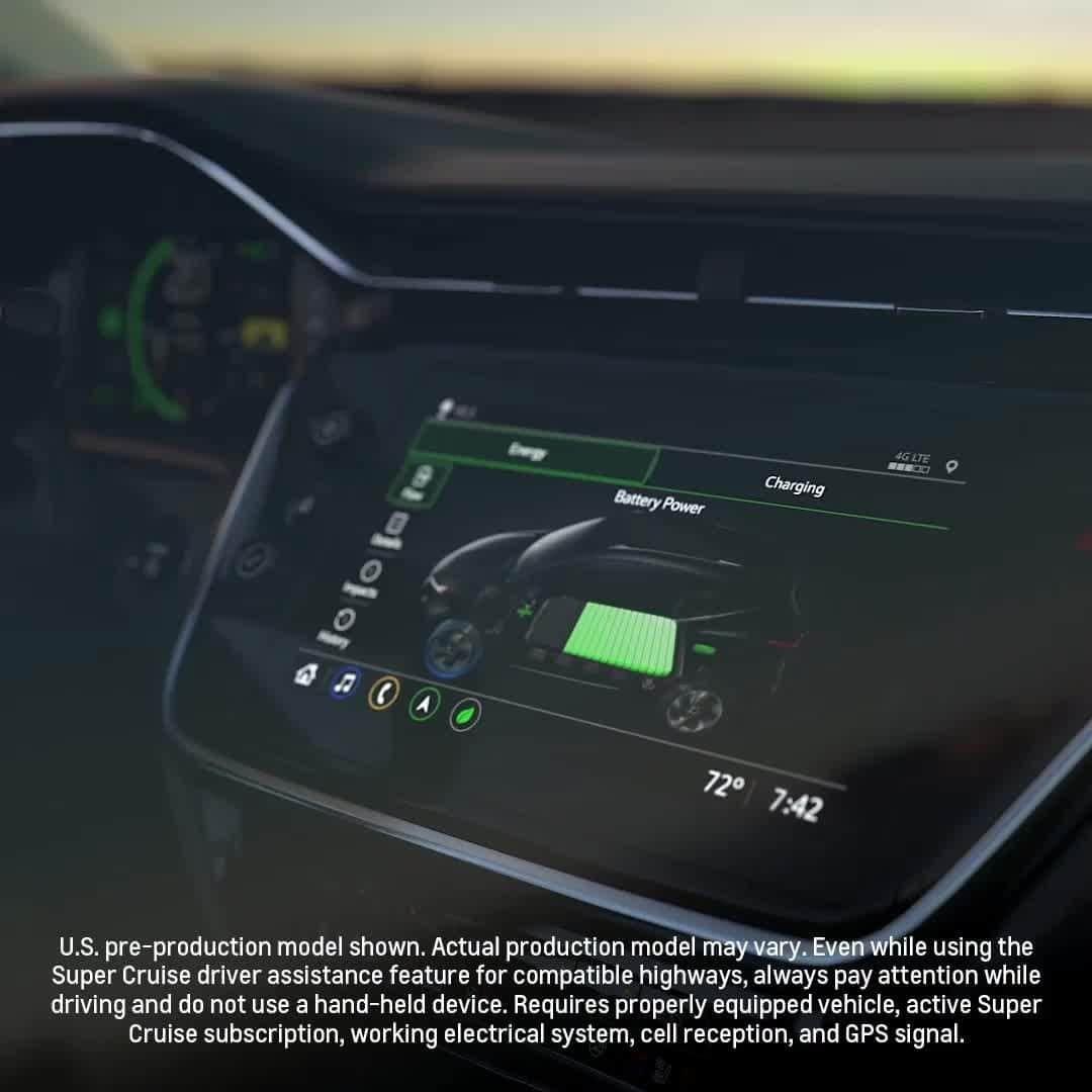シボレーのインスタグラム：「What's all the buzz about? Not only is #BoltEUV our first electric vehicle with available Super Cruise driver assistance feature, it also has technologies like the Power Flow Screen to let drivers know if they’re using regenerative braking and how much charge they have left.」