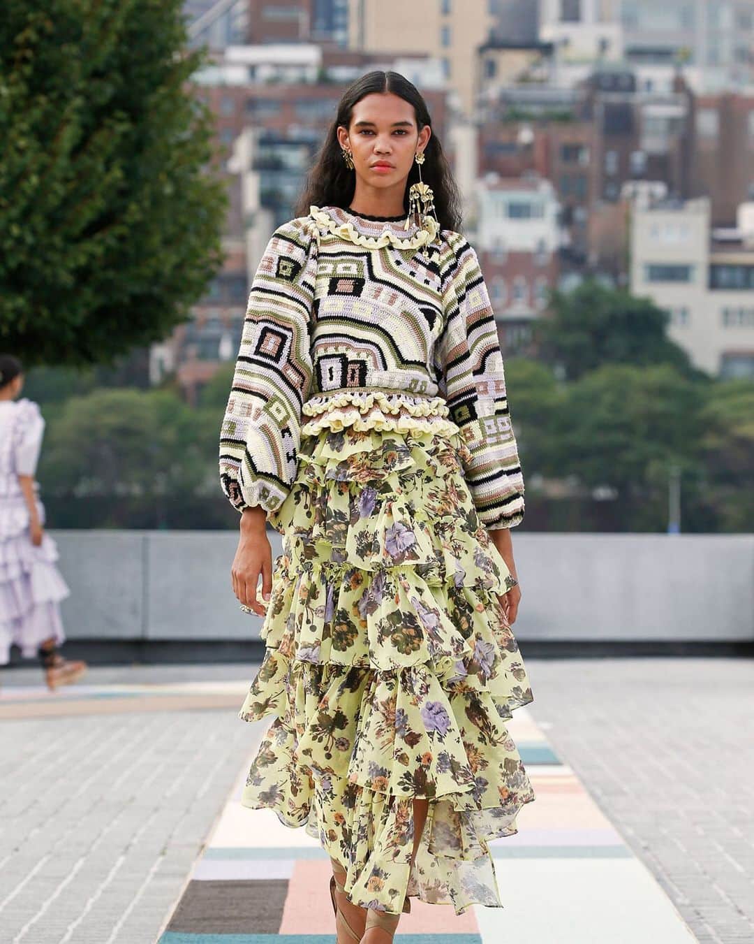 Fashion Weekのインスタグラム：「Mix prints match perfectly on the runway for @ullajohnson's latest #NYFW show. Watch the runway only on NYFW.com. 📸  c/o Ulla Johnson.」