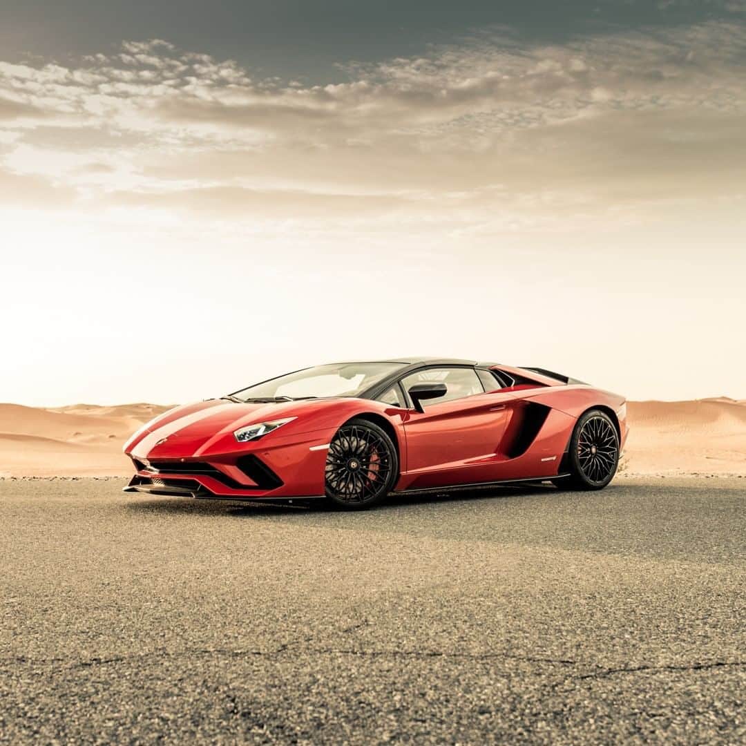 ランボルギーニのインスタグラム：「Natural lights and spectacular roads are the best way to exalt the Aventador S Roadster.   Captured by @denniswierenga.  #Lamborghini #AventadorSRoadster #LightsOnLamborghini」