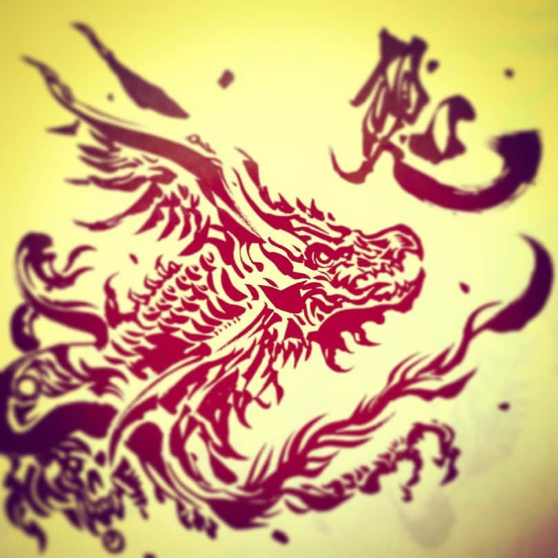 雨宮慶太のインスタグラム：「〈想〉を感じる老いた守護獣  #dragon #monster  #sketch #creature #japan  #fairy  #pencil #drawing #draw #art  #illustration  #keitaamemiya」