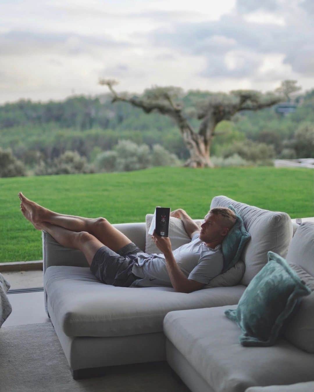 ケビン・マイヤーのインスタグラム：「Best after session rest 😌」