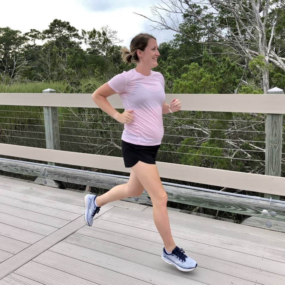 MizunoRunningさんのインスタグラム写真 - (MizunoRunningInstagram)「Consider this your friendly reminder to get outside today, if you can. A reminder to move your body. To lace up your running shoes and go for a walk or run...take deep breaths, and step away from social media.  #mondaymotivation」11月10日 2時13分 - mizunorunningusa