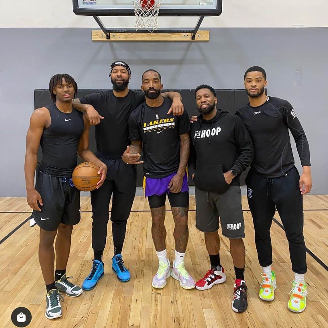 J・R・スミスのインスタグラム：「Reach 1 Teach 1! Give the game to the youngins so they can take the game further than where it was when you picked up! That should always be the GOAL! @chrisjohnsonhoops @keefmorris5.0 @cassiusstanley @tyresemaxey」