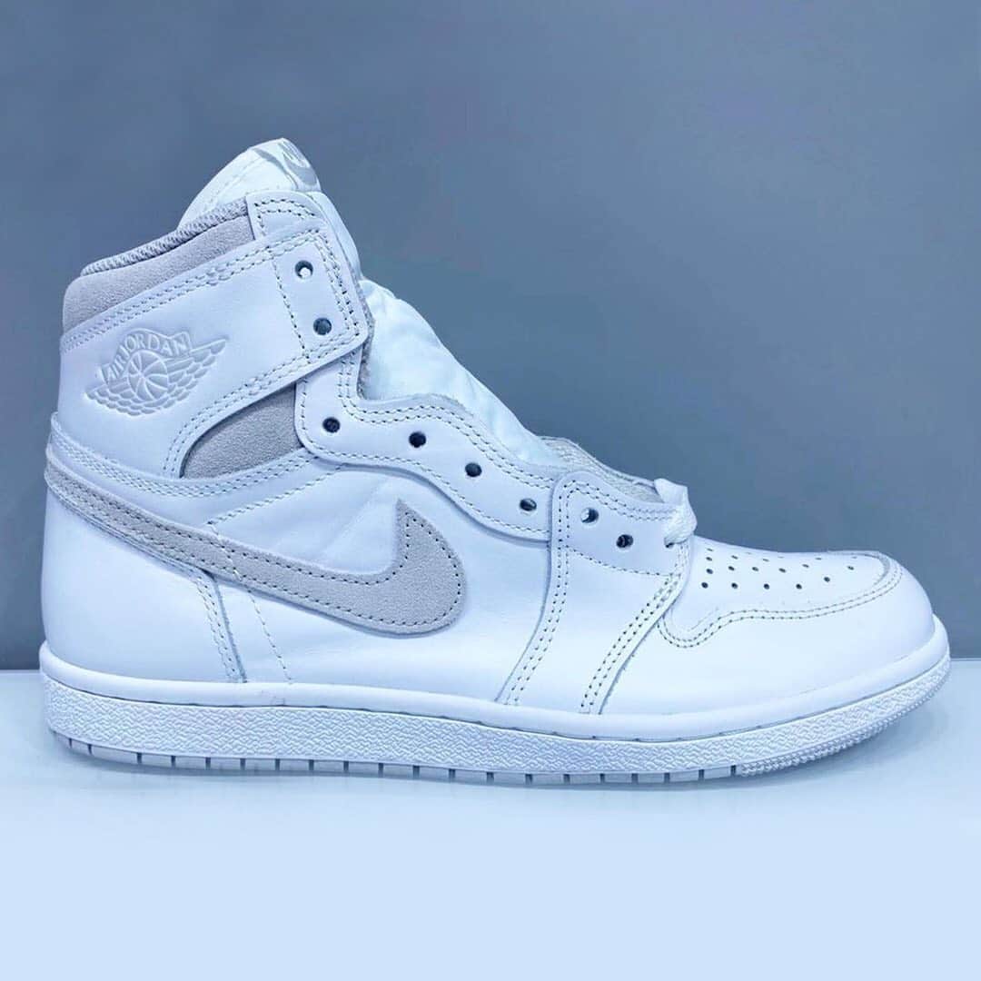 HYPEBEASTさんのインスタグラム写真 - (HYPEBEASTInstagram)「@hypbeastkicks: Here's a first look at the upcoming Air Jordan 1 Hi '85 "Neutral Grey." Uppers are built from a crisp white leather, with the low-key gray suede that gives the model its name appearing on midfoot Swooshes and collars alike. More gray details are present on the collar flap’s ball-and-wings logo and the fabric tongue tag’s Nike hit. White midsoles and gray outsoles round off the look. The “Neutral Grey” is a sneaker that’s seen popularity over recent years thanks to IG archive pages and Dior‘s duo of Air Jordan 1 “Air Dior” collaborations. A release is reportedly slated for the first quarter of 2021, and the MSRP is likely to be $200 USD, stay tuned for more info.⁠⠀ Photo: @zsneakerheadz」11月10日 2時26分 - hypebeast