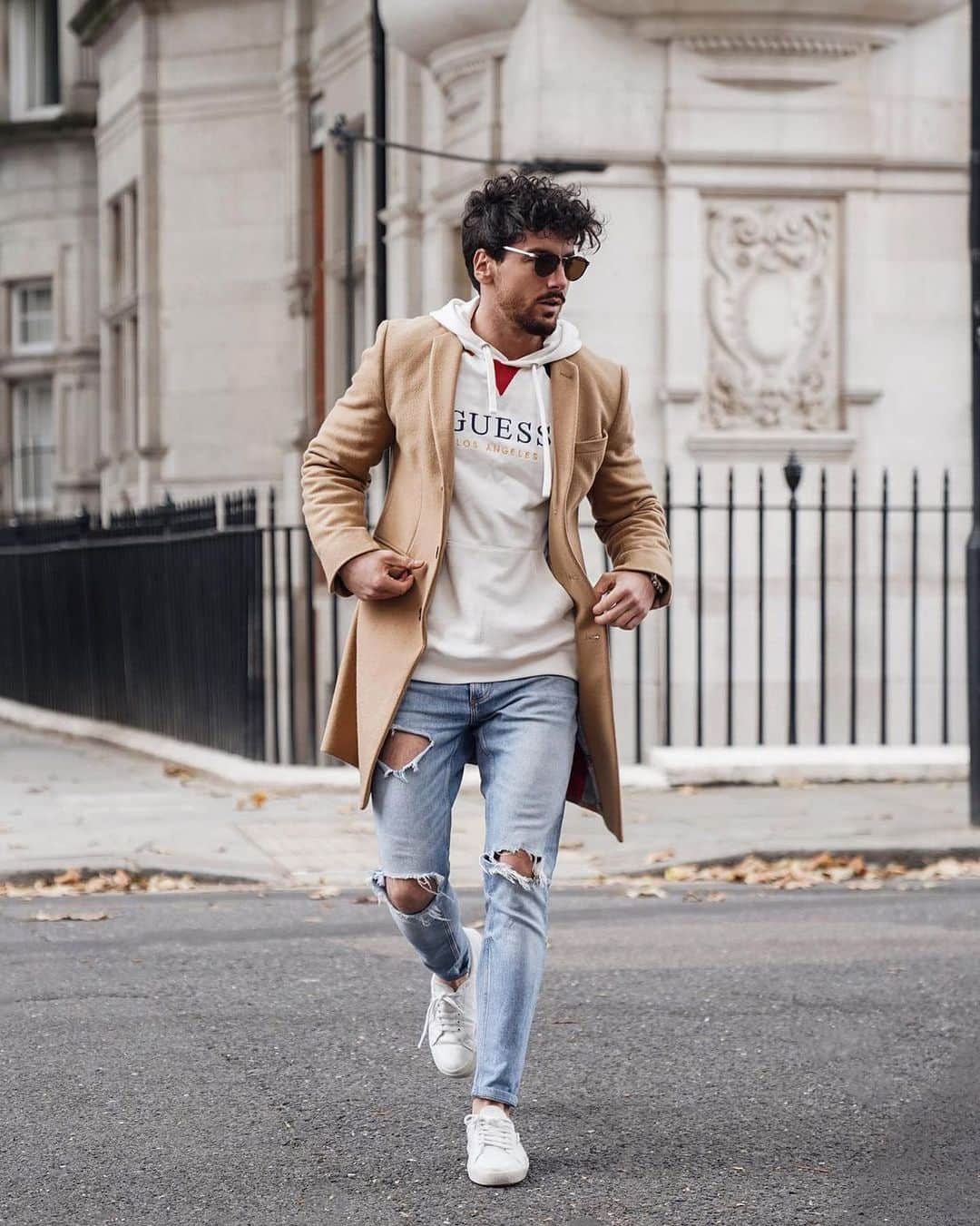 ゲスのインスタグラム：「hello, layers szn 🙌🍂 #LoveGUESS #GUESSMens (📸: @rowanrow)」