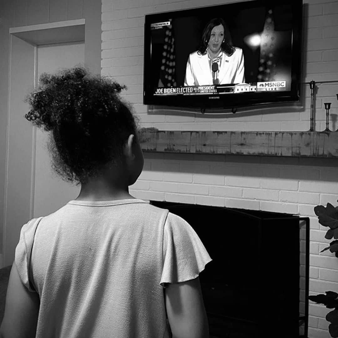 のインスタグラム：「I am loving all these photos of girls across the US of girls watching Vice President Elect Kamala Harris claim victory. Swipe left!」