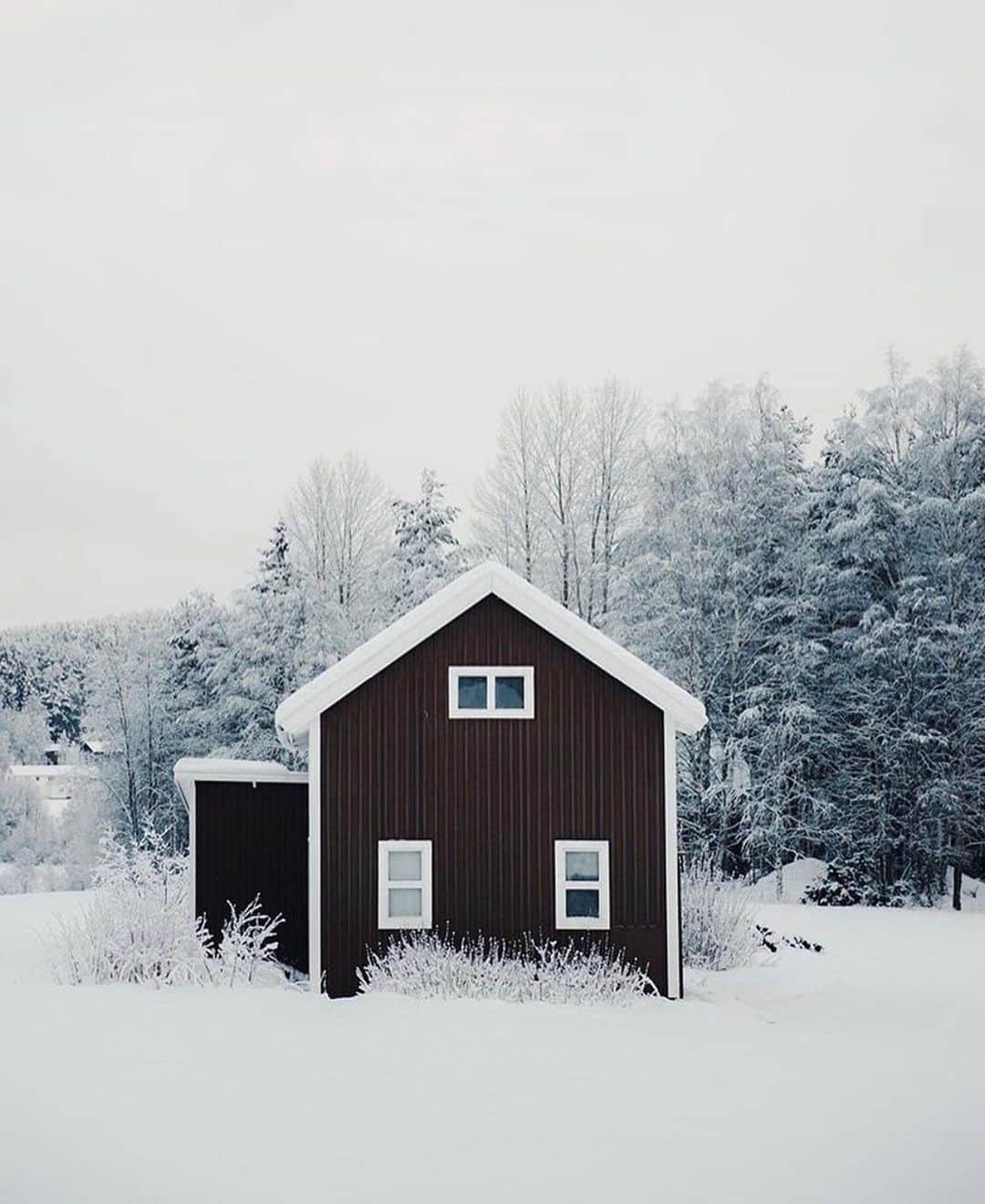 FOLKのインスタグラム：「Where’s your cozy place? Today’s favorites: 1.) @bennybystrom 2.) @prairierosephoto 3.) @jwirtalla 4.) @karl_shakur 5.) @chrishenry 6.) @frauki」