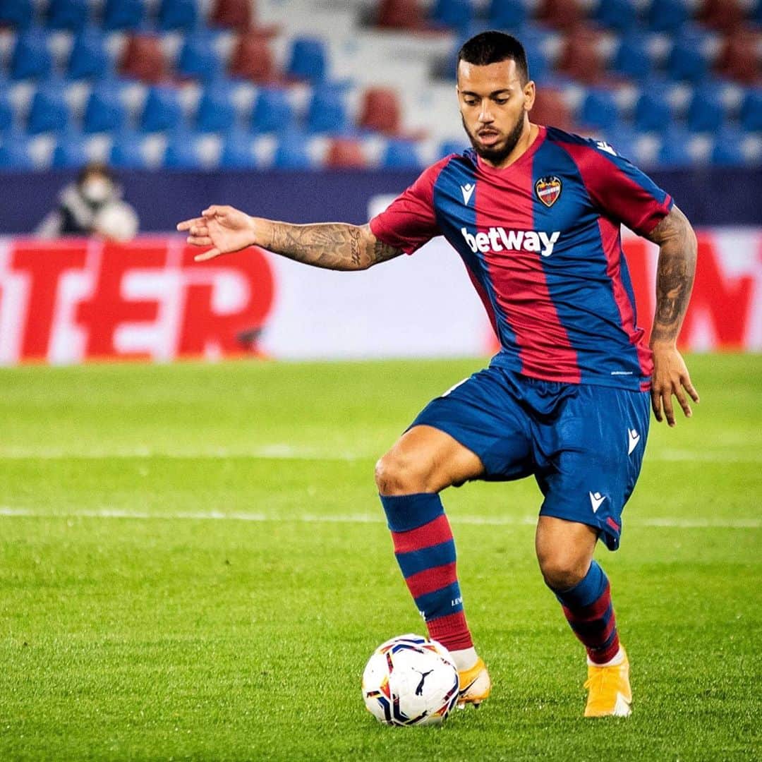 ルベン・ヴェソのインスタグラム：「Ahora más que nunca es momento de estar unidos!! Solo hay una forma de cambiar esta dinámica menos positiva, seguir trabajando duro! Vamos @levanteud 💯」