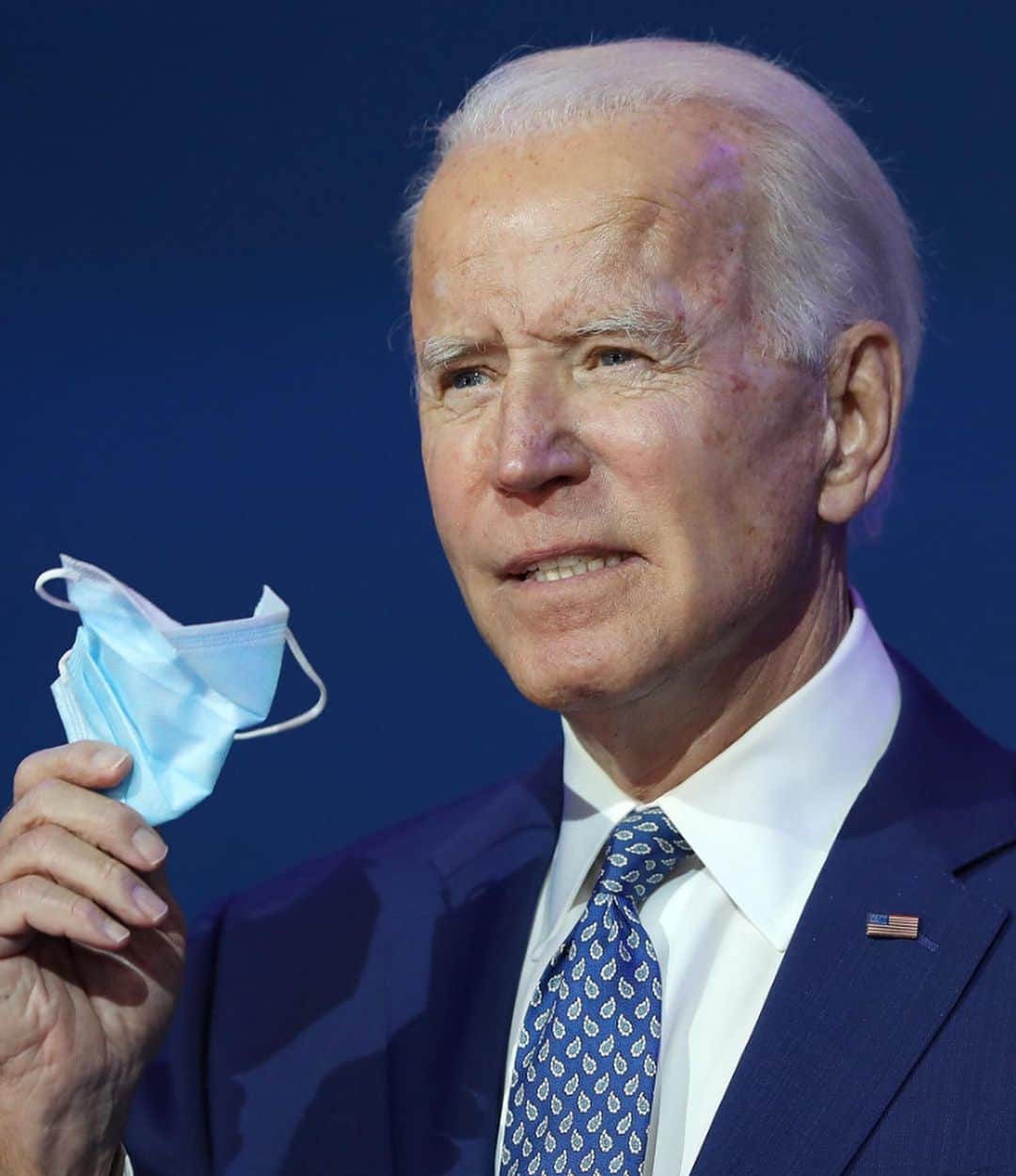 Just Jaredさんのインスタグラム写真 - (Just JaredInstagram)「President-Elect @joebiden announced his COVID-19 advisory board and urged Americans to wear masks. “I implore you, wear a mask, do it for yourself, do it for your neighbor. A mask is not a political statement, but it is a good way to start pulling the country together,” he said in his speech on Monday.  #JoeBiden Photo: Getty」11月10日 3時12分 - justjared