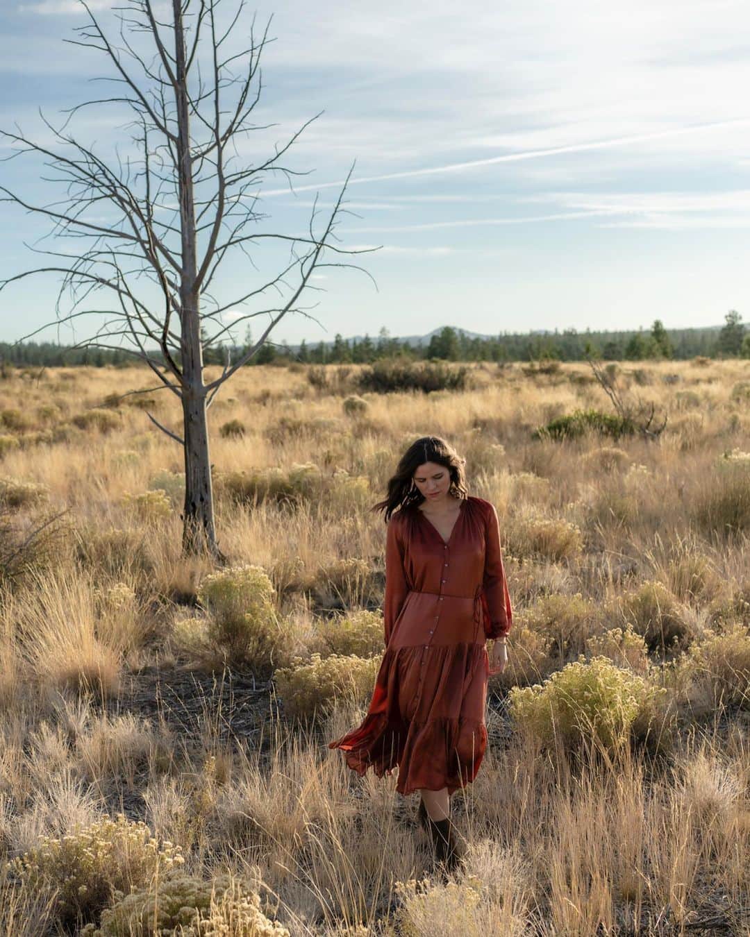 クレオベラのインスタグラム：「Holiday 20 / Capsule Collection, now live on our site.  Shot in the wilderness of Oregon by @markomcinnis modeled by @becclane 🍂   The Clare Midi Dress is made of 100% Lenzing Viscose Satin, an upcycled fabric made from wood pulp.」