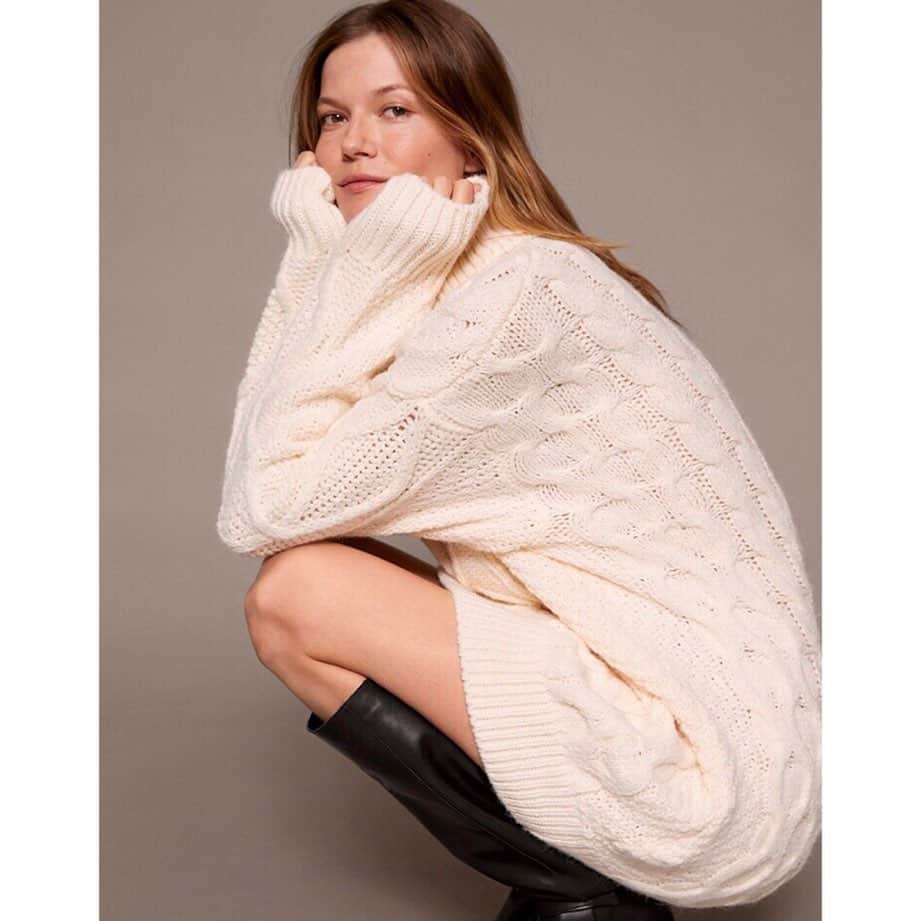 カシア・ストラスのインスタグラム：「@mango with a special guest 🥰💕」