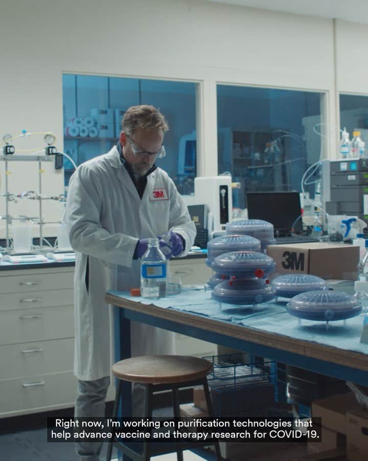 3M（スリーエム）のインスタグラム：「In the continued fight against #COVID19, our scientists are working on purification technologies to help advance vaccine and therapy research. Learn more via link in bio. #improvinglives」
