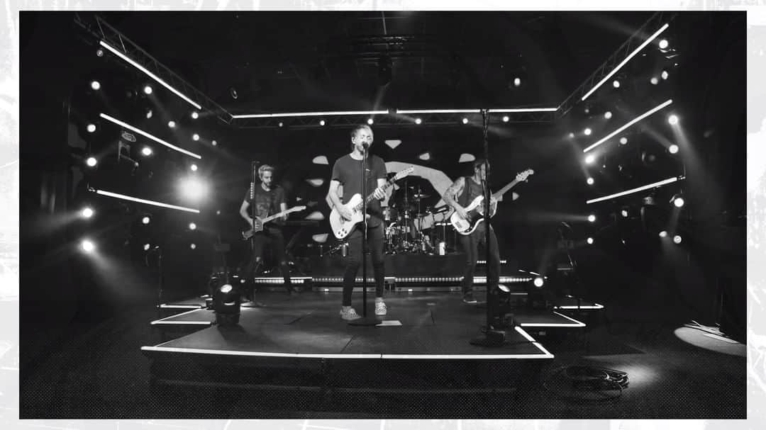 All Time Lowのインスタグラム：「What an incredible weekend 🇺🇸🎉 We’re excited to keep the good vibes going this Friday with another #BasementNoise concert stream. This week is @zacharymerrick’s set! Tickets at shop.alltimelow.com」