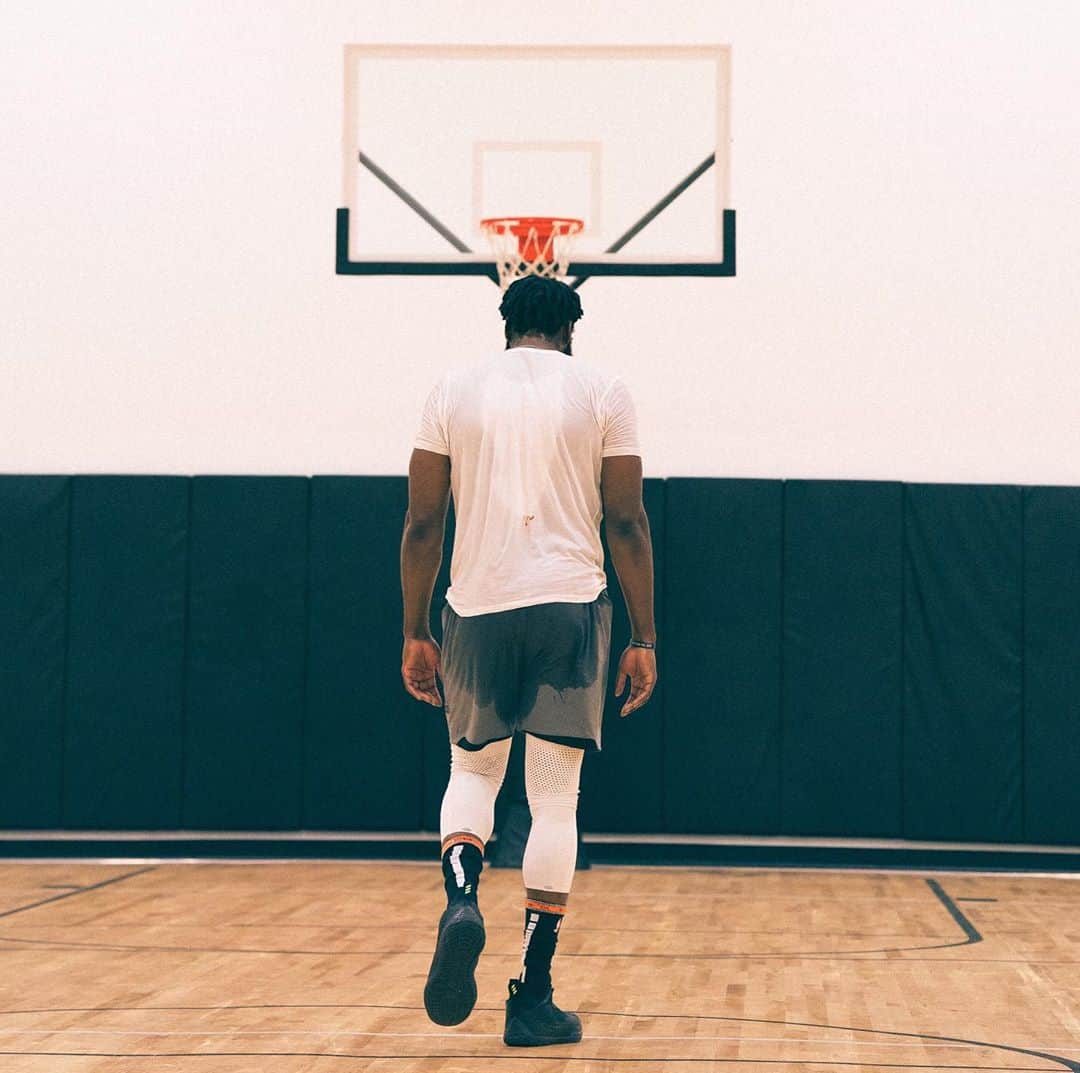 ジェームス・ハーデンのインスタグラム：「It was made for me you can’t compare me cuz I’m the realist. 🦍🦍」
