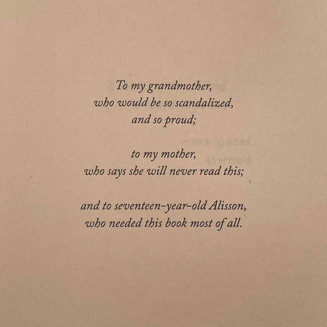 カイア・ジョーダン・ガーバーさんのインスタグラム写真 - (カイア・ジョーダン・ガーバーInstagram)「now that we can all take a four year long exhale... I am back with book club! when I first heard about @alissonwood’s book “being lolita” I was immediately drawn to Alisson and her story. now after reading it four times and filling the margins with endless annotations I am so excited to finally be doing it this week! and even more excited that @alissonwood will be coming on live to talk about it! this one means so much to me ❤️ friday 11/13 at 2pm PST ALSO i’m giving away 10 copies of “being lolita” this week in honor of book club! comment & tag a friend to win :) the winner should be following @alissonwood we’ll choose at random on Friday and DM the winners」11月10日 3時35分 - kaiagerber