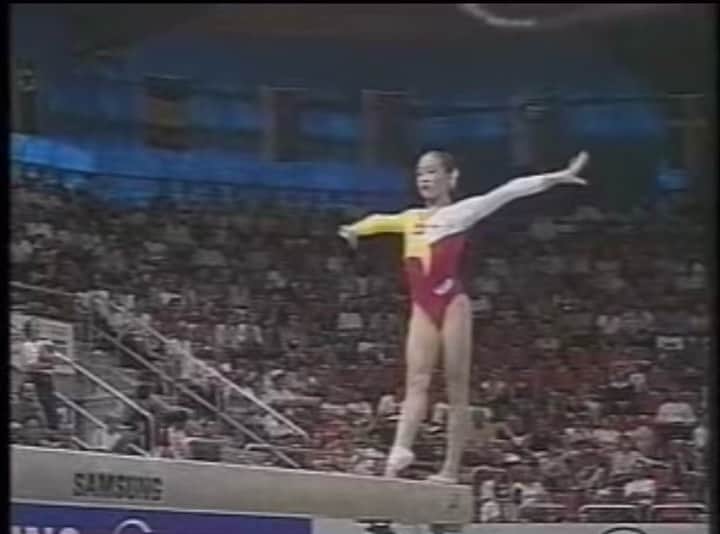 のインスタグラム：「🌺 Remember this beautiful series from Kui Yuan Yuan?!! 🌺 - - 🇨🇳 - - Featured Competition: 1997 World Championships  - - #gymnastics #gymnasticsvideos #gymnasticshighlights #artisticgymnastics #floor  #vault #parallelbars #pbars #horizontalbar #highbar #balancebeam #unevenbars #tumble #stick #flip #trampoline #handstand #strength #flexibility #balance #fitness #usagymnastics #muscle #mag #trampoline #gymnast #gymvids #athlete #gimnasia」
