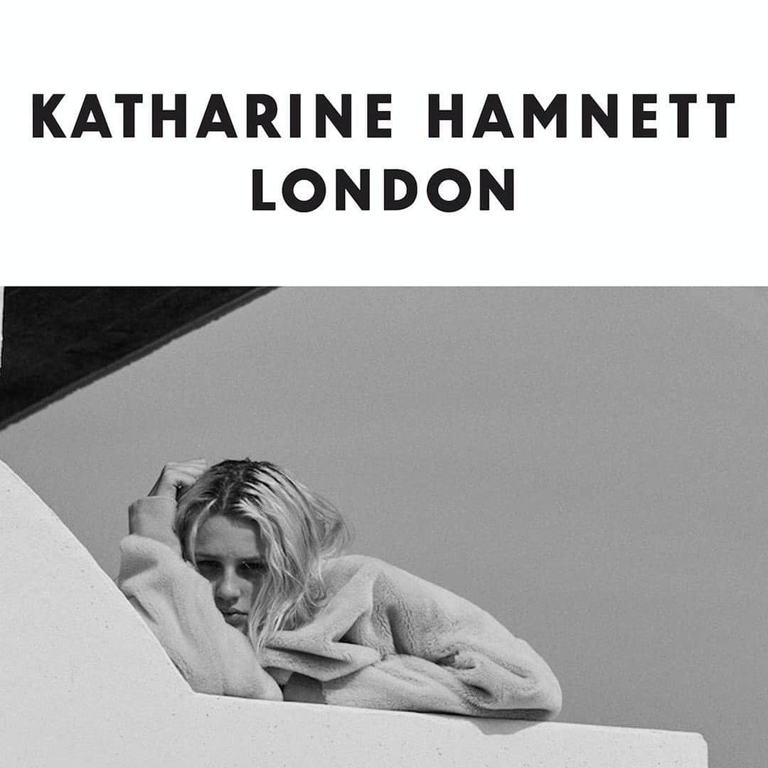 のインスタグラム：「Alpaca and mohair biofur jumper. Our fur is 100% biodegradable and does not use animal skin.  . . . . . . . #biofur #wintersweatshirt #katharinehamnett #sweatshirt #sustainablefashion #ethicalfashion」