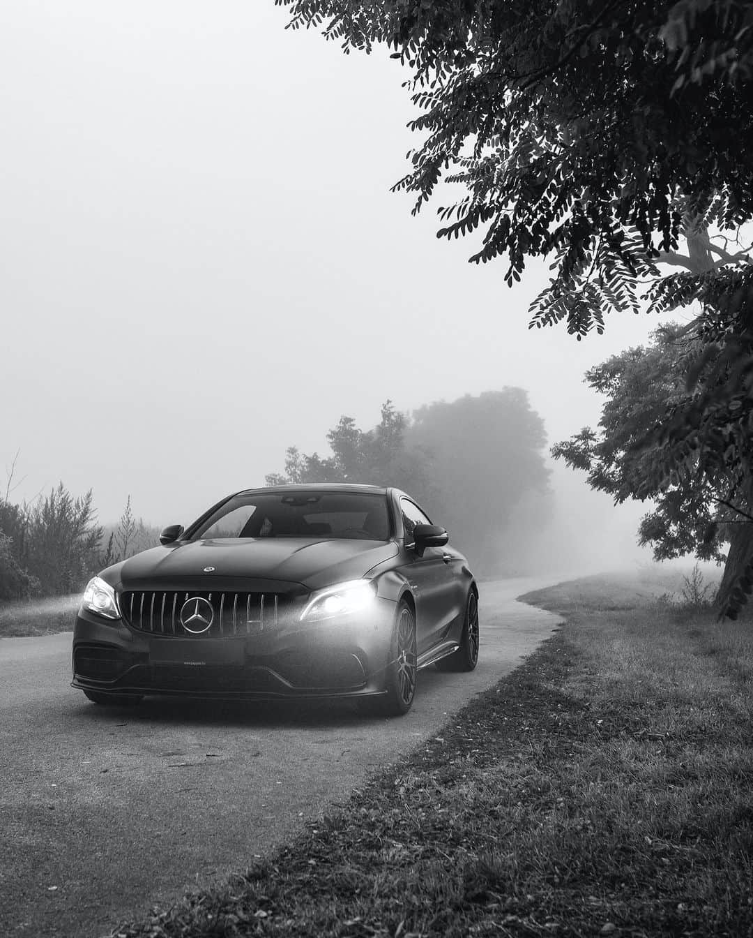 メルセデス・ベンツさんのインスタグラム写真 - (メルセデス・ベンツInstagram)「Vintage look, state of the art performance.  📷 @petermosoni  #MercedesAMG #DrivingPerformance #Mercedes #AMG #Cclass #Coupe #AMGfamily」11月10日 4時01分 - mercedesbenz