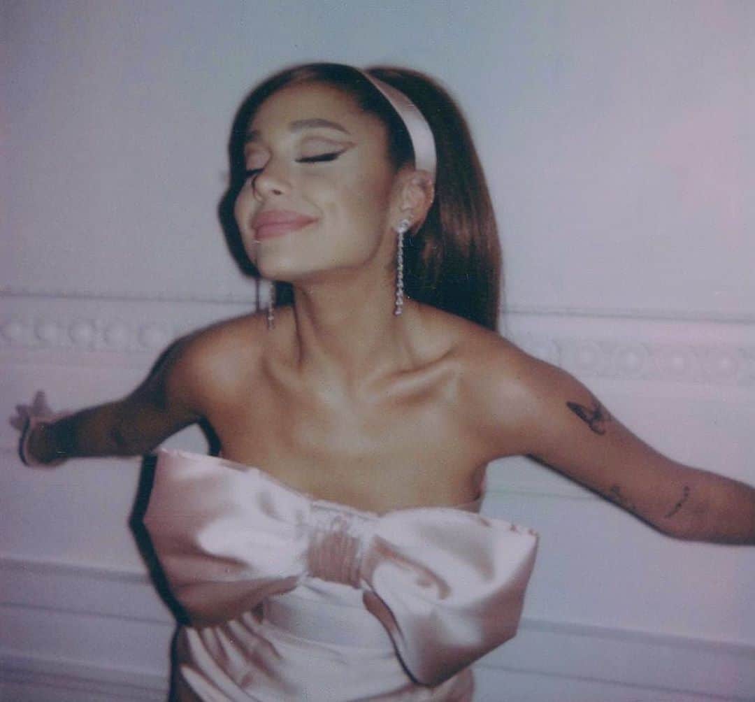 Alfredo Floresのインスタグラム：「📸✨ mood all day  BIG congrats to you @arianagrande!! so deserving and so proud!!」