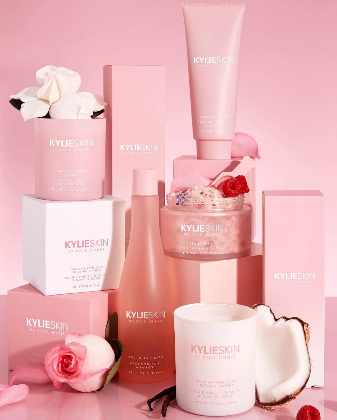 Kylie Cosmeticsさんのインスタグラム写真 - (Kylie CosmeticsInstagram)「NEW Rose Bath Collection by @kylieskin launches this Thursday 11.12 9am pst on KylieSkin.com 😍🌹 The ultimate self-care collection. Get it for yourself or get it as a gift! Watch the reveal now on @kyliejenner’s stories! ✨」11月10日 9時39分 - kyliecosmetics